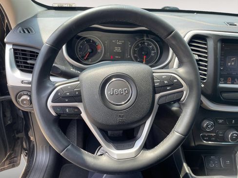 Used 2018 Jeep Cherokee Latitude Plus FWD image 12