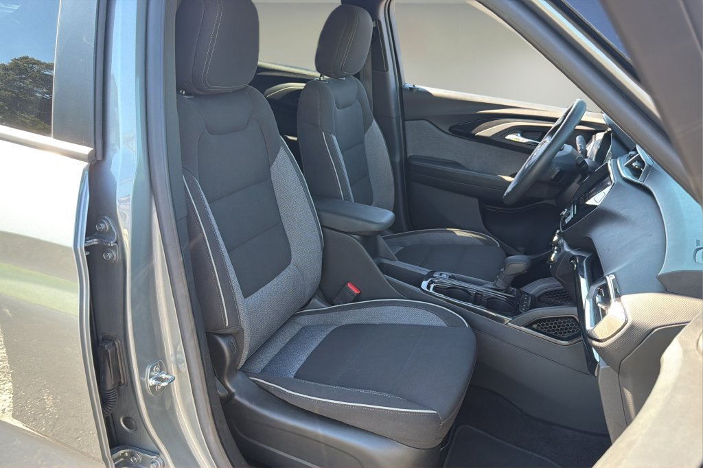 Used 2023 Chevrolet TrailBlazer LT w/ Convenience Package FWD image 19