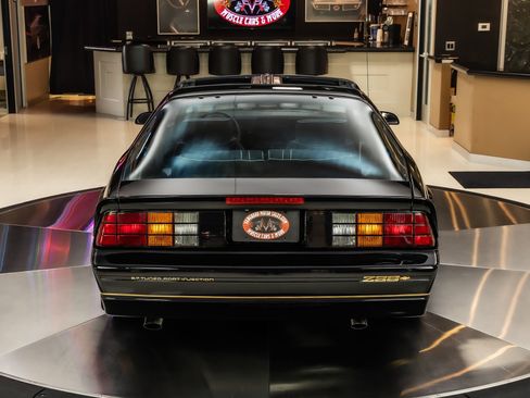 Used 1987 Chevrolet Camaro Z28 RWD image 16