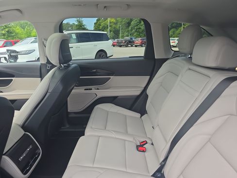 Used 2026 Lincoln Nautilus Premier w/ Equipment Group 102A AWD/4WD image 13