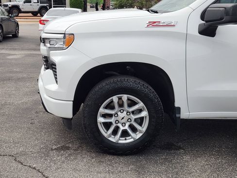 Used 2024 Chevrolet Silverado 1500 RST w/ Z71 Off-Road Package AWD/4WD image 9