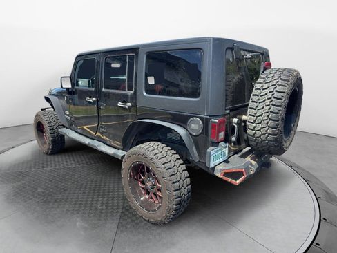 Used 2015 Jeep Wrangler Unlimited Sahara w/ Connectivity Group AWD/4WD image 6