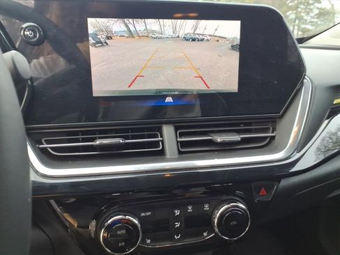 Used 2024 Chevrolet Trax ACTIV w/ Sunroof Package image 24