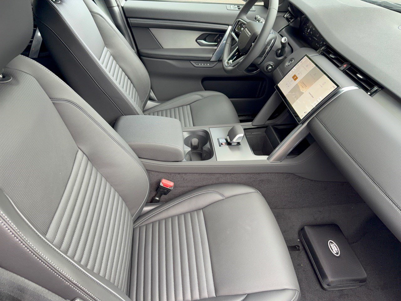 New 2026 Land Rover Discovery Sport Landmark AWD/4WD image 30
