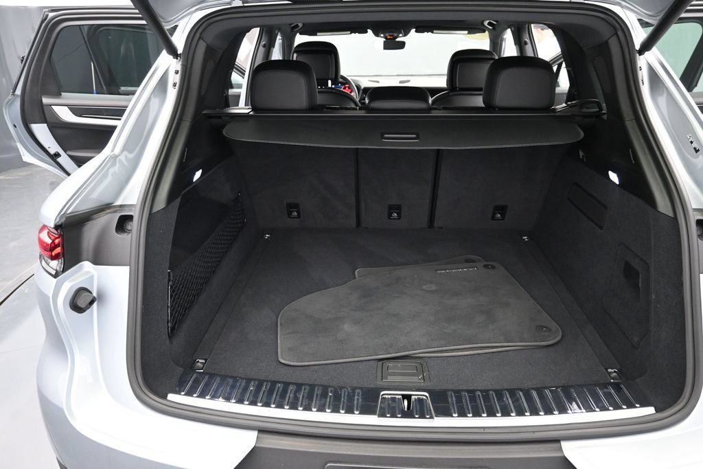 Certified 2025 Porsche Cayenne AWD/4WD image 15