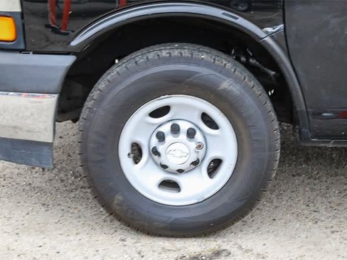 Used 2018 Chevrolet Express 2500 w/ Driver Convenience Package image 8