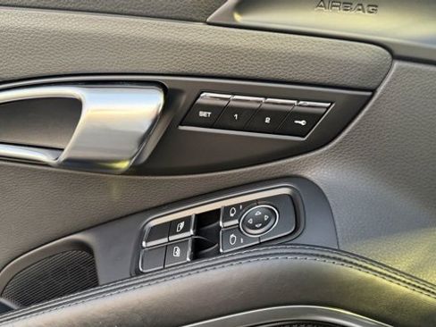 Used 2015 Porsche 911 Carrera image 18