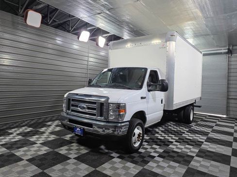 Used 2019 Ford E-450 and Econoline 450 Super Duty image 32