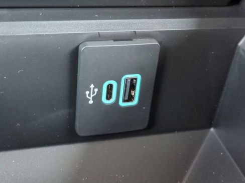 New 2026 Ford F250 Lariat w/ Black Appearance Package image 22