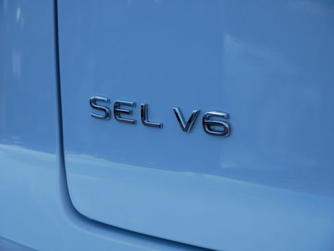 Used 2021 Volkswagen Atlas Cross Sport SEL Premium image 12