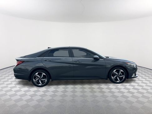 Used 2023 Hyundai Elantra Limited FWD image 4