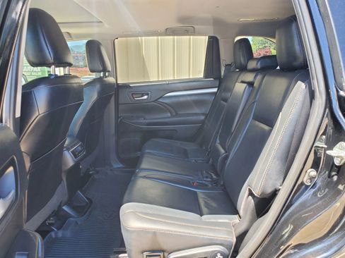 Used 2019 Toyota Highlander XLE AWD/4WD image 32