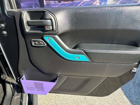 Used 2015 Jeep Wrangler Unlimited Rubicon image 23