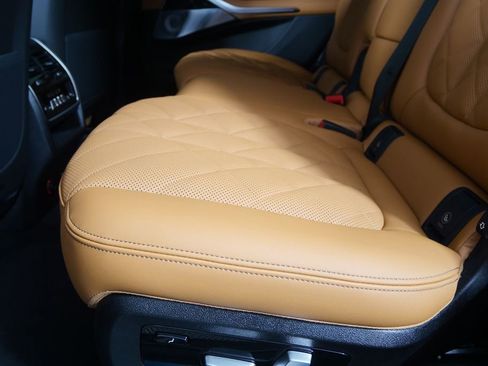 Used 2026 BMW X7 xDrive40i w/ M Sport Package image 16