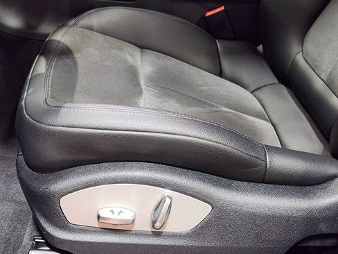 Used 2021 Porsche Macan image 45