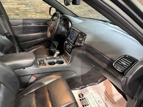 Used 2019 Jeep Grand Cherokee Overland AWD/4WD image 30