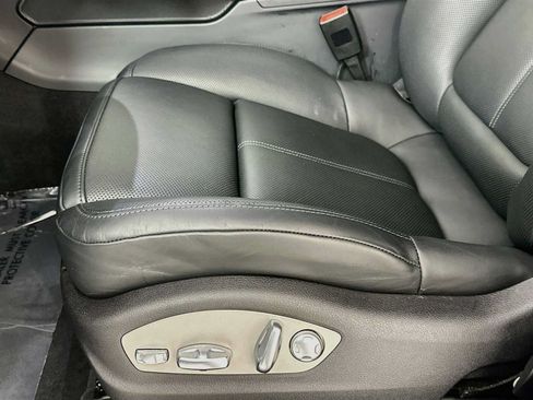 Certified 2026 Porsche Macan AWD/4WD image 12
