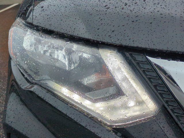 Used 2018 Nissan Rogue SV w/ Premium Package AWD/4WD image 10