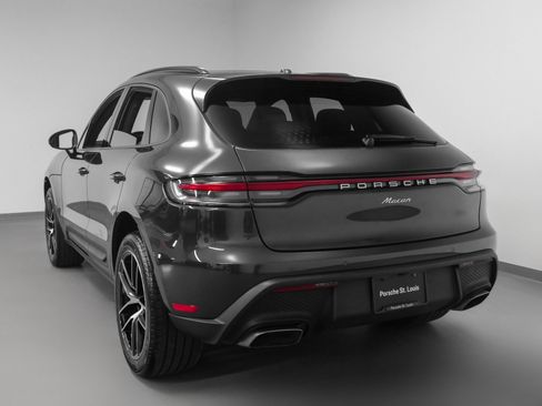 Used 2025 Porsche Macan image 3