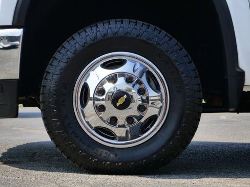 Used 2022 Chevrolet Silverado 3500 LT w/ Convenience Package image 12