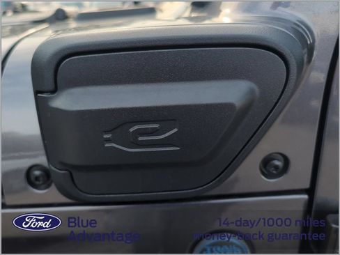 Used 2025 Jeep Wrangler Unlimited Sahara w/ Safety Group AWD/4WD image 3
