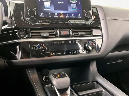 Used 2025 Nissan Pathfinder SL image 8