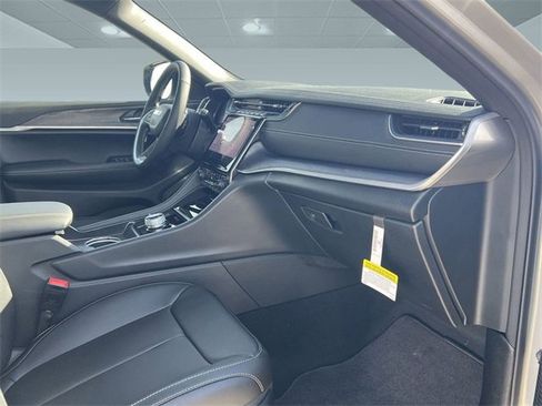 New 2025 Jeep Grand Cherokee L Limited w/ Luxury Tech Group II image 27