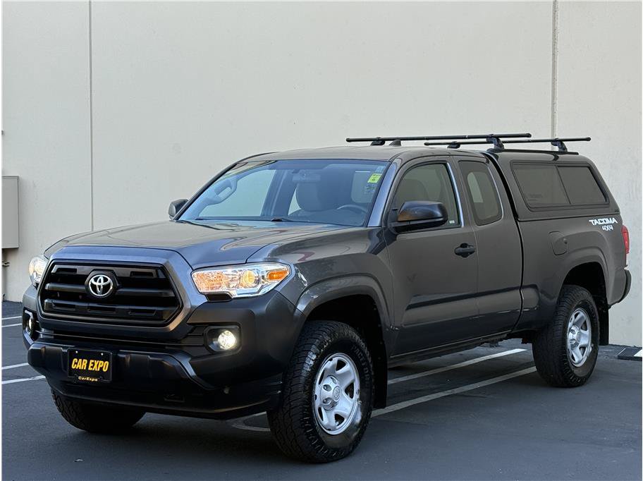 Used 2017 Toyota Tacoma SR AWD/4WD image 3