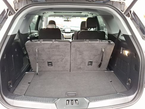 Used 2023 Ford Explorer XLT w/ Equipment Group 202A image 30