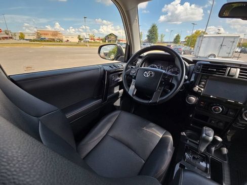 Used 2020 Toyota 4Runner TRD Off-Road Premium AWD/4WD image 21