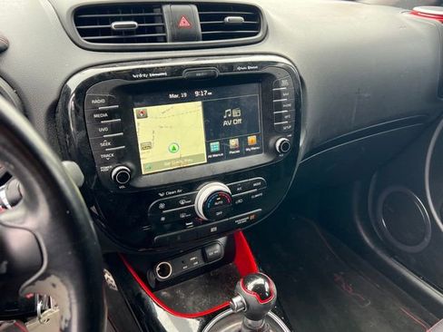Used 2015 Kia Soul + image 22