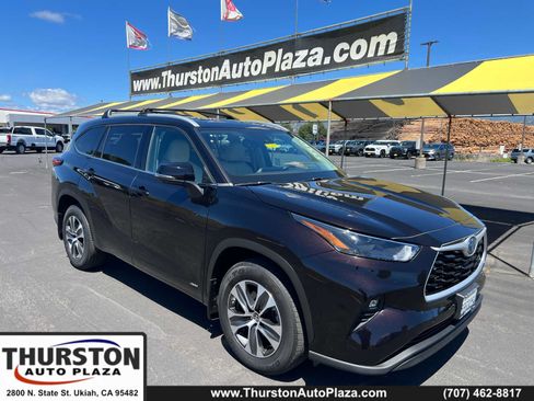 Used 2022 Toyota Highlander XLE AWD/4WD image 1