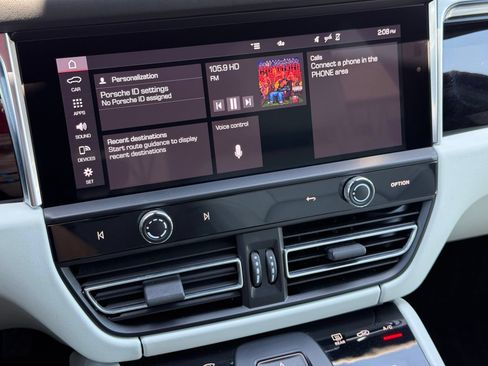 Certified 2023 Porsche Macan Turbo AWD/4WD image 19