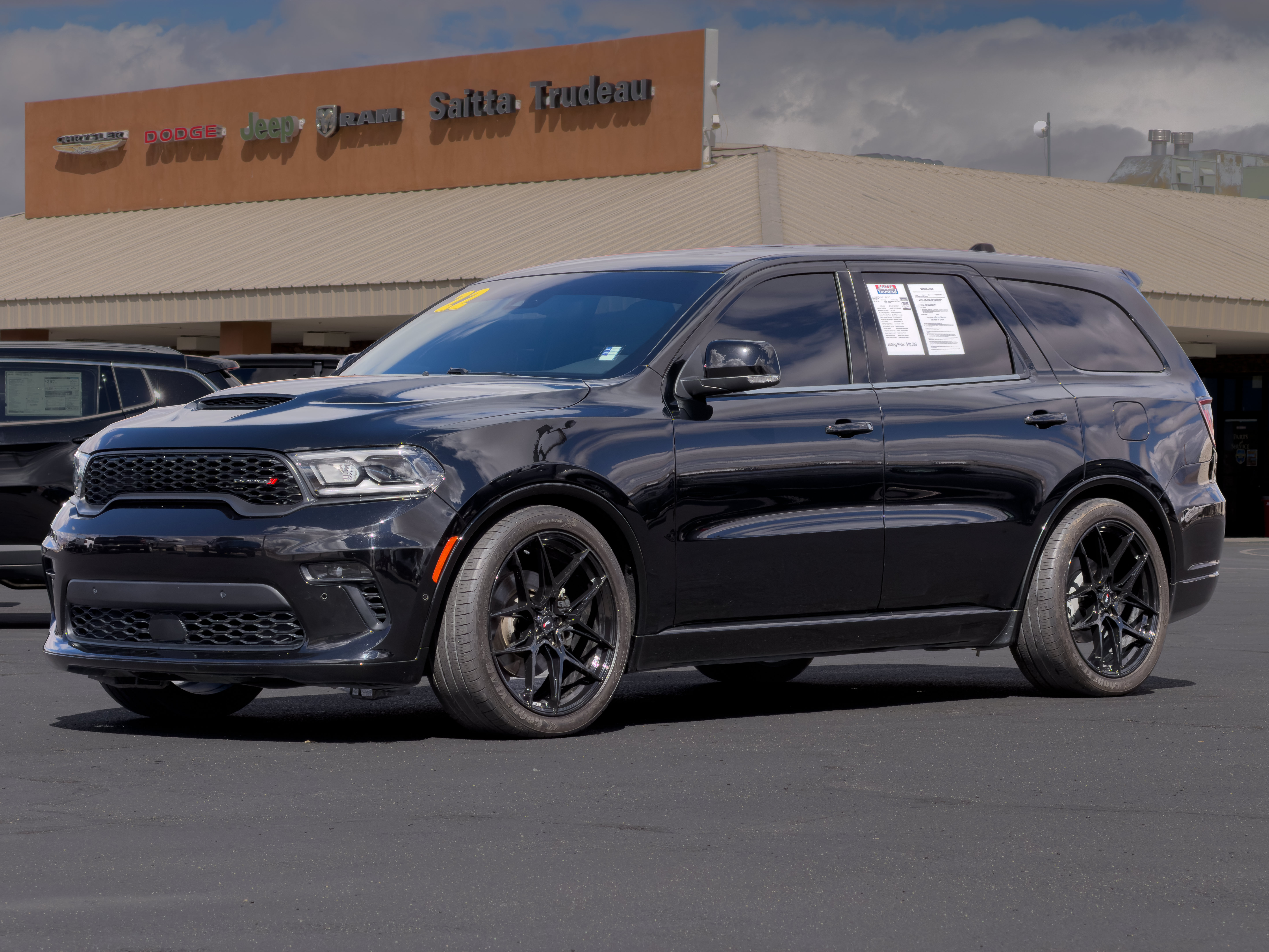 Used 2022 Dodge Durango R/T RWD image 1