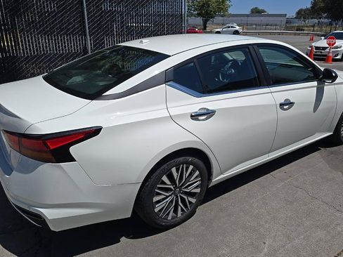 Used 2025 Nissan Altima 2.5 SV FWD image 8