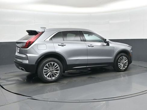 Used 2024 Cadillac XT4 Premium Luxury image 3