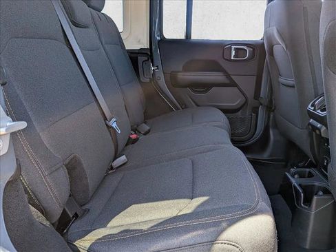 Used 2024 Jeep Wrangler Unlimited Sahara AWD/4WD image 19