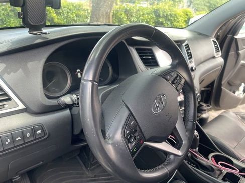 Used 2016 Hyundai Tucson Limited w/ Option Group 03 FWD image 3