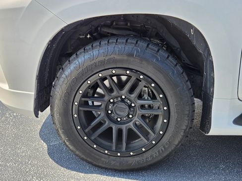 Used 2021 Lexus GX 460 Premium w/ Premium Package AWD/4WD image 10