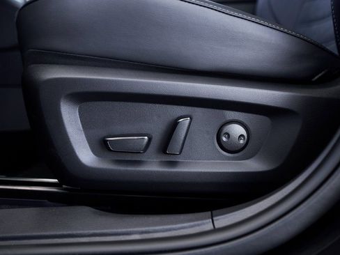 Used 2025 Mitsubishi Outlander SE image 21