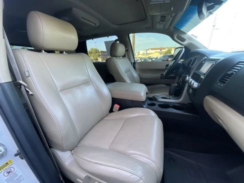 Used 2017 Toyota Sequoia Platinum RWD image 13