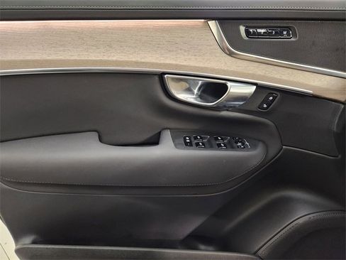 Used 2025 Volvo XC90 B5 Plus image 24