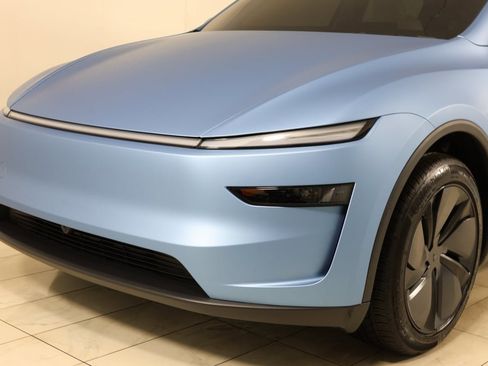 Used 2026 Tesla Model Y Long Range image 42