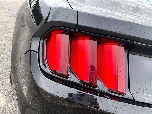 Used 2015 Ford Mustang V6 image 23