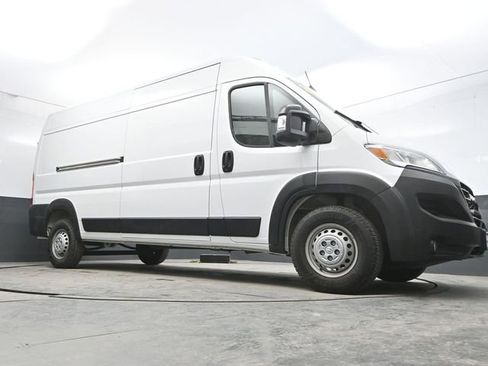 Used 2025 RAM ProMaster 2500 w/ Convenience Group image 32