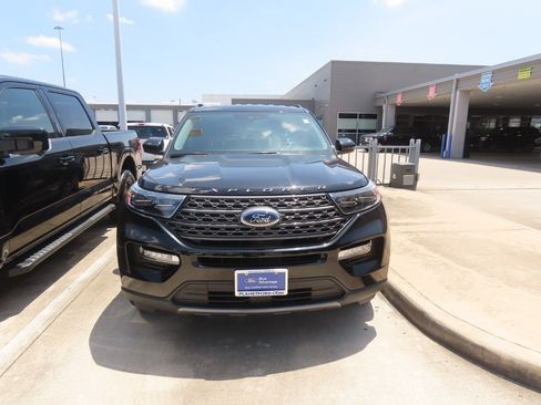 Certified 2023 Ford Explorer XLT w/ Equipment Group 202A RWD image 4
