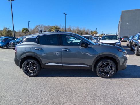 New 2026 Nissan Kicks SR w/ Cold Weather Package FWD image 2