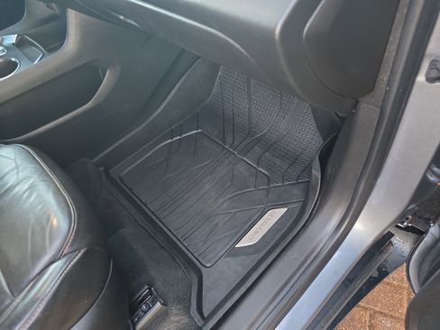 Used 2021 Chevrolet Traverse LT w/ LPO, Floor Liner Package image 32