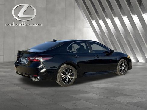 Used 2021 Toyota Camry SE w/ Carpet Mat Package (TMS) image 6