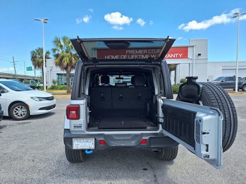 Used 2023 Jeep Wrangler Unlimited Sahara AWD/4WD image 26